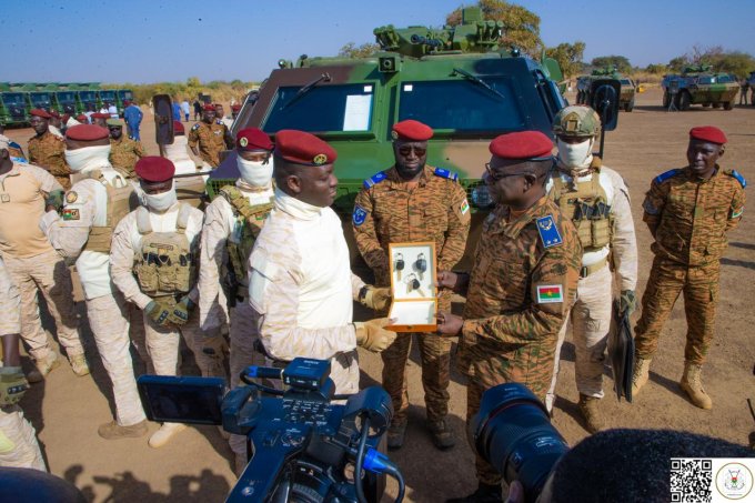 Sahel : Nouvelle dotation d’engins logistiques et de combat à l’armée Burkinabè.